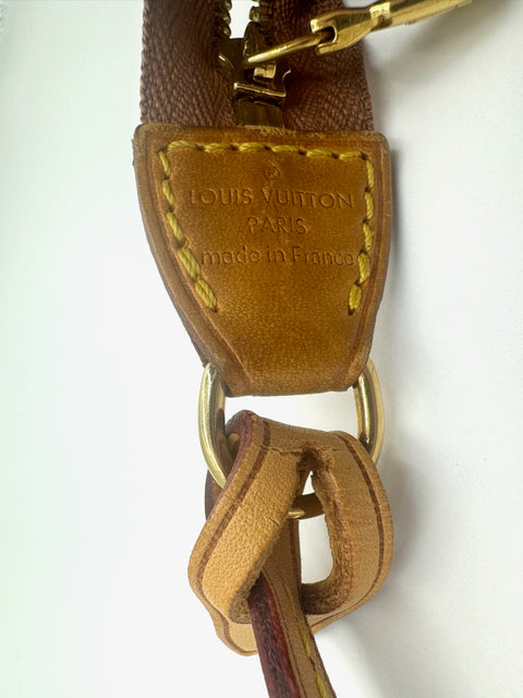 Louis Vuitton Monogram Vernis Leather Pochette Accessoires