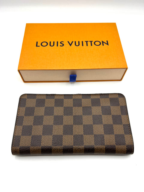 Louis Vuitton Zippy Wallet in Damier Ebene