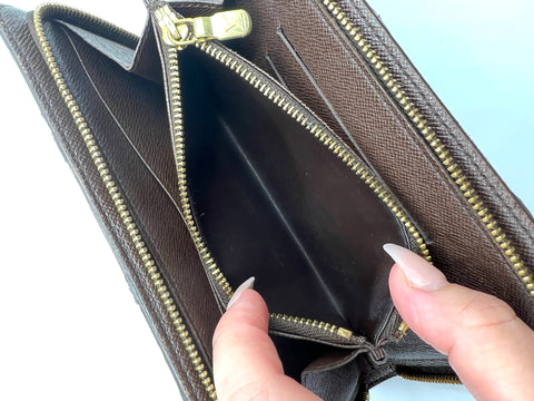 Louis Vuitton Zippy Wallet in Damier Ebene