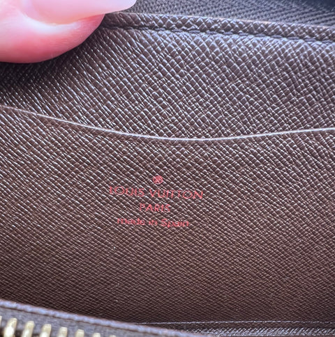 Louis Vuitton Zippy Wallet in Damier Ebene