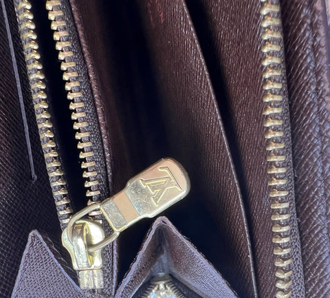 Louis Vuitton Zippy Wallet in Damier Ebene