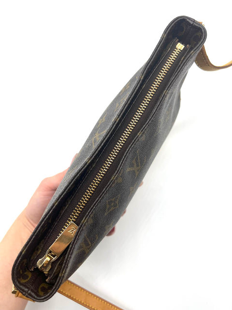 Louis Vuitton Trotteur Crossbody Bag