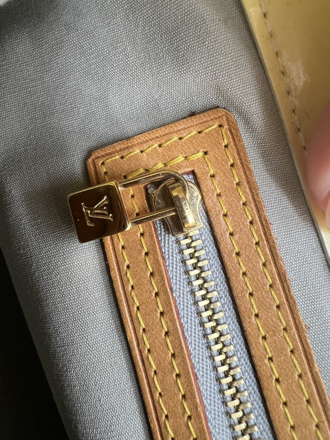 Louis Vuitton Perle Vernis Reade PM Bag