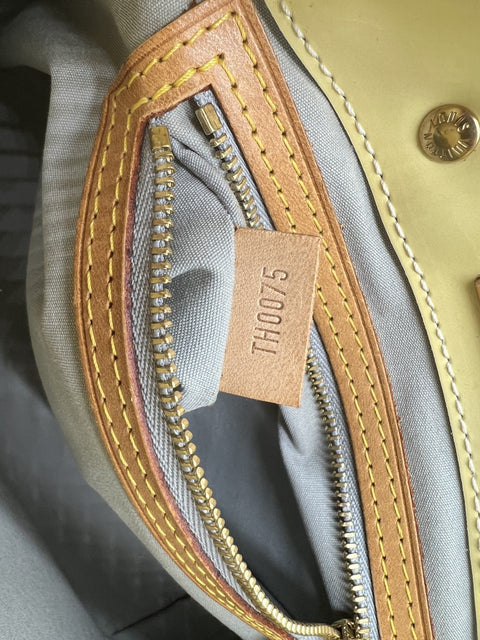 Louis Vuitton Perle Vernis Reade PM Bag
